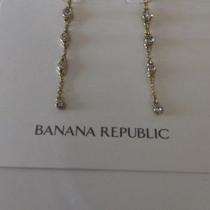 Banana Republic Crystal Link Drop earrings NWT 28